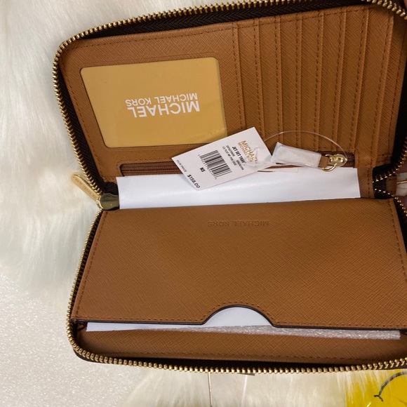 Michael Kors Wallet/Wristlet - Picture 3 of 5